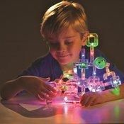 Детям нравится конструктор Laser Pegs