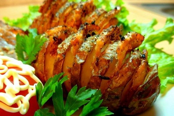 Картошка-гармошка в духовке с грибами и сыром рецепт